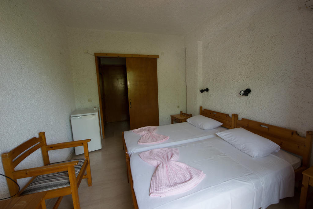 Marie Hotel Acharavi  Habitación foto
