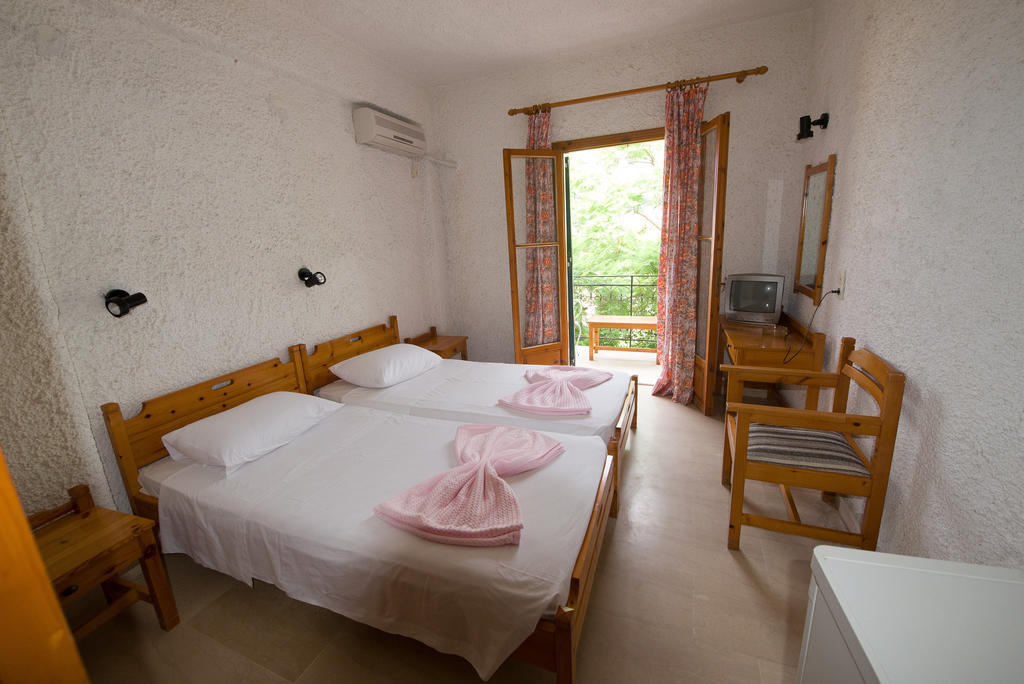 Marie Hotel Acharavi  Habitación foto