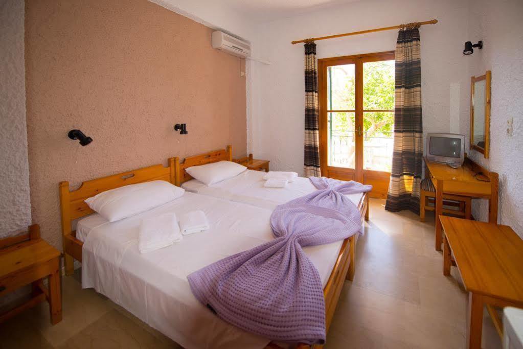 Marie Hotel Acharavi  Exterior foto